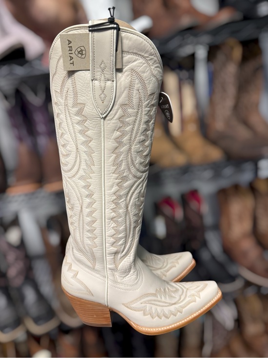 Ariat Shoes - ARIAT WOMEN'S CASANOVA WESTERN
BOOTS - SNIP TOE VINTAGE BLANCO FESTIVAL BOOT 7